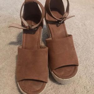 Universal Thread Peep Toe Wedges